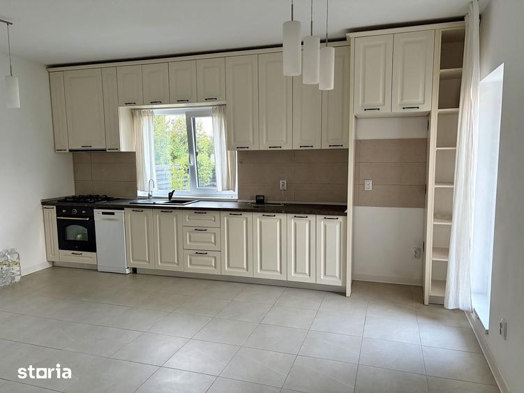 Casă cu 4 camere cu Teren 400 Mp în Joița