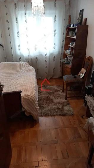 Apartament cu 3 camere decomandat în Filiași