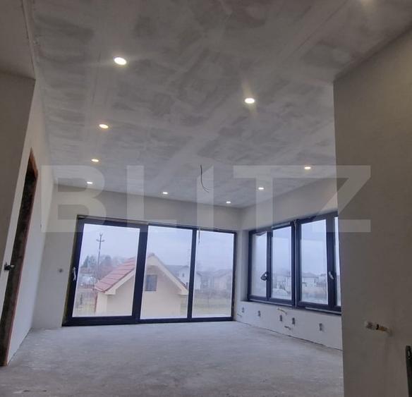 Casă individuală cu 6 camere cu Canalizare în Periferie
