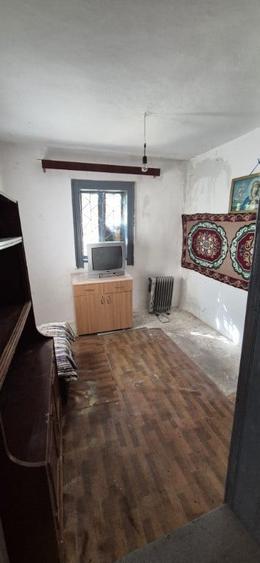 Casă cu 3 camere cu Teren 1000 Mp în Curătești