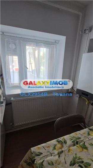 Apartament cu 3 camere semidecomandat, mobilat în Berceni