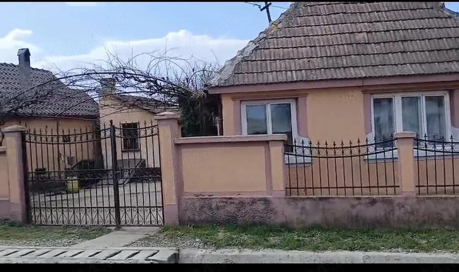 Casă cu Teren 300 Mp în Central