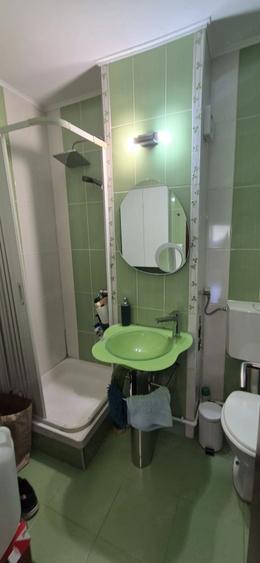 Apartament cu 4 camere decomandat în CET