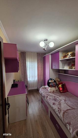 Apartament cu 4 camere decomandat în Micro 17