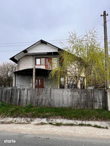 Casă cu 4 camere cu Teren 2244 Mp în Măciuca