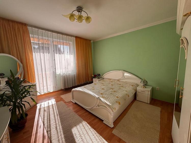 Casă individuală cu 6 camere cu Canalizare în Calea Moldovei