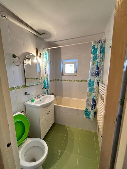 Apartament cu 3 camere decomandat, mobilat în Central