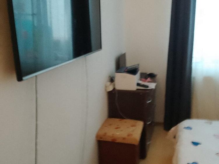 Apartament cu 4 camere semidecomandat în Berceni