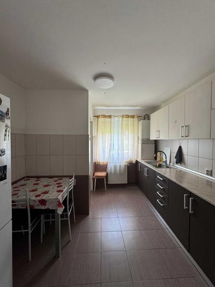 Apartament cu 3 camere semidecomandat în Central