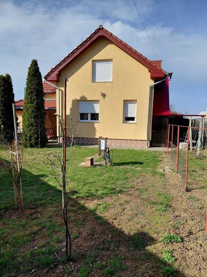 Casă cu 4 camere în Ghioroc