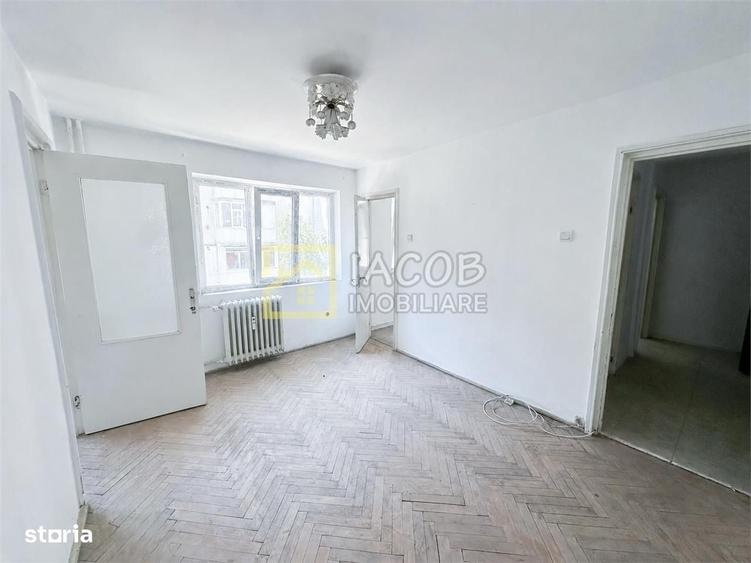 Apartament cu 3 camere nedecomandat în Central
