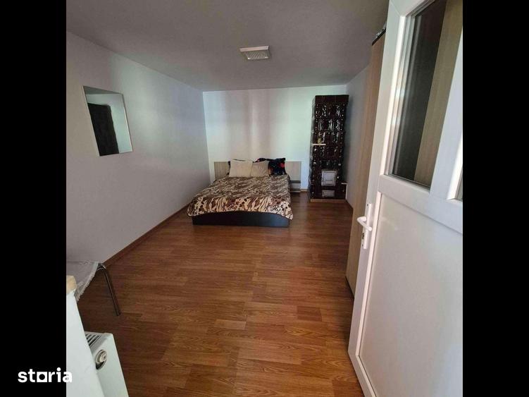 Casă cu 10 camere cu Teren 2529 Mp în Bolintin-Deal