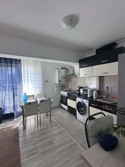 Apartament cu 2 camere semidecomandat în Berceni