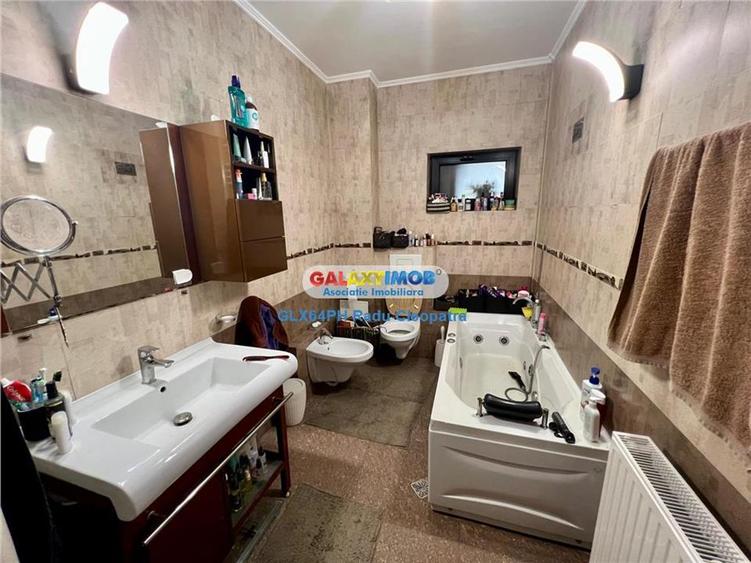 Casă cu 7 camere cu Teren 751 Mp în Albert