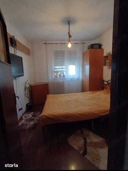 Apartament cu 3 camere semidecomandat în Valea Rosie