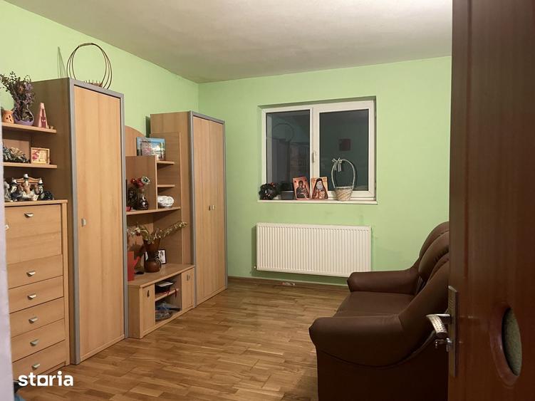 Casă cu 5 camere cu Teren 260 Mp în Gara Veche