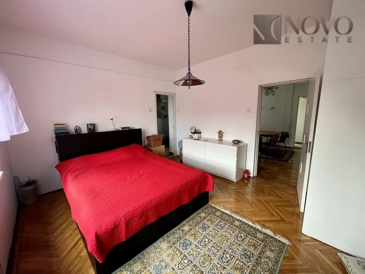 Apartament cu 4 camere semidecomandat, mobilat în Unirii