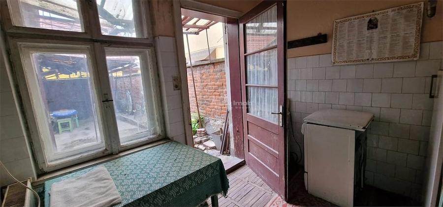 Casă cu 5 camere cu Teren 108 Mp în Muncitoresc