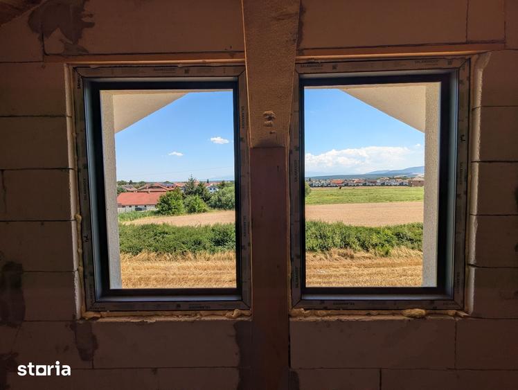 Casă cu 4 camere cu Teren 310 Mp în Cristian