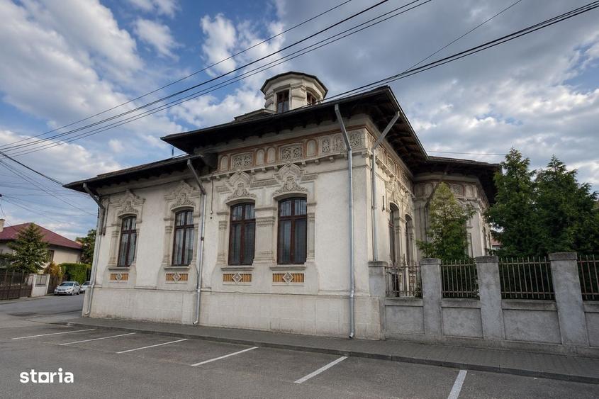 Casă cu 4 camere cu Teren 1027 Mp în Central
