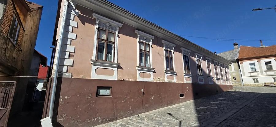 Casă cu 3 camere cu Teren 200 Mp în Central