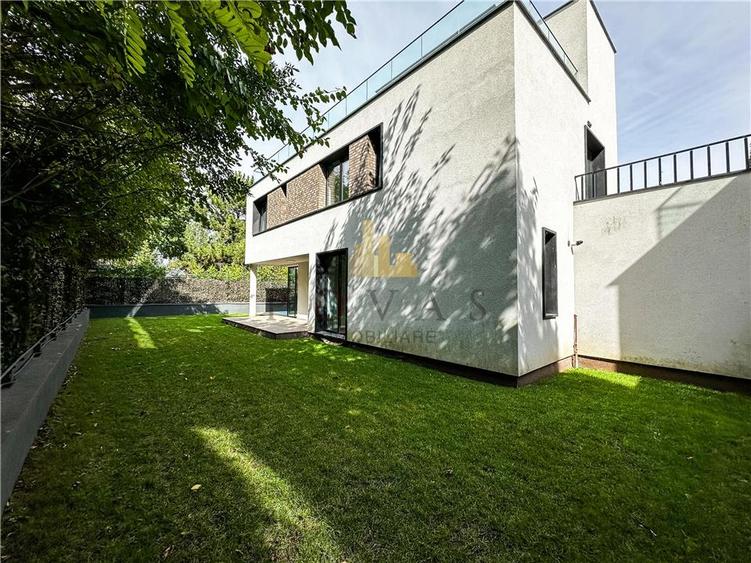 Casă individuală cu 5 camere cu Piscina în Iancu Nicolae