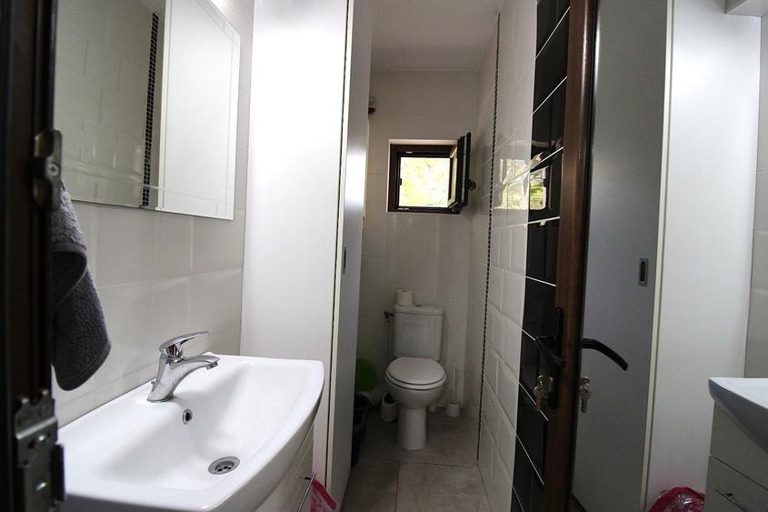 Apartament cu 3 camere decomandat în
