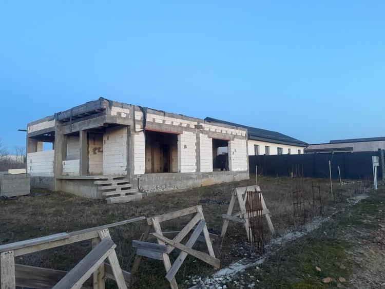 Casă individuală cu 4 camere cu Teren 404 Mp în Malu Mare