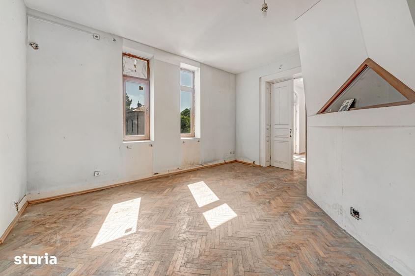 Casă cu 7 camere cu Teren 135 Mp în Vitan