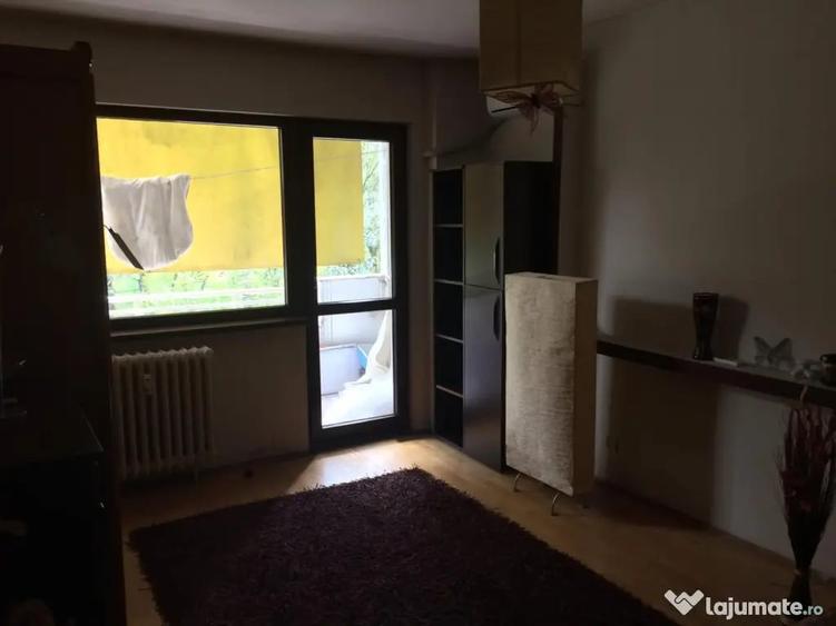 Apartament cu 3 camere decomandat în Alexandru Obregia
