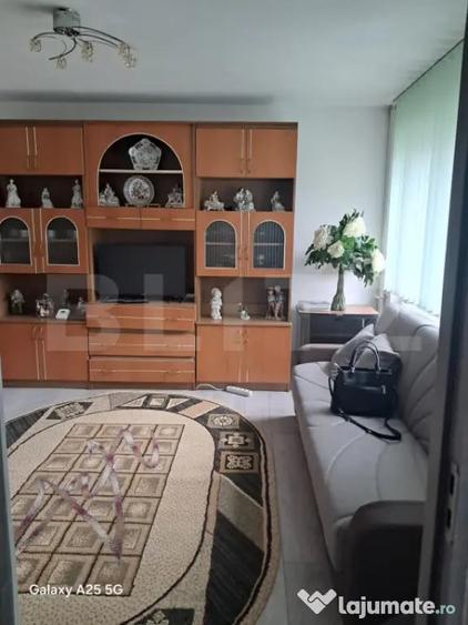 Apartament cu 3 camere semidecomandat în Central
