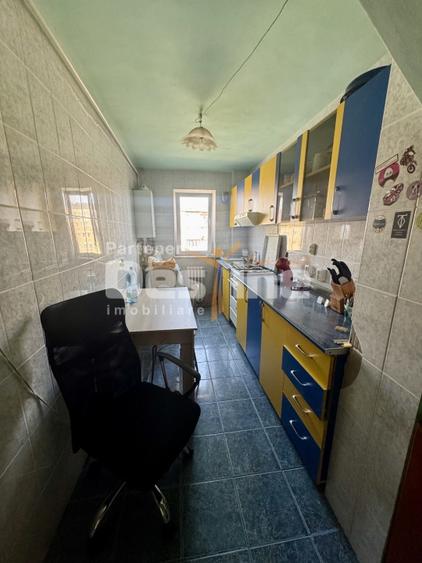 Apartament cu 2 camere decomandat, mobilat în Simeria