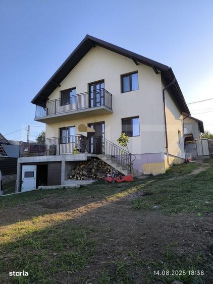 Casă cu 4 camere în Dumbrava