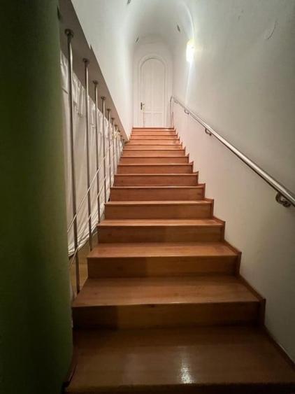 Casă individuală cu 10 camere cu Canalizare în Faleza Nord