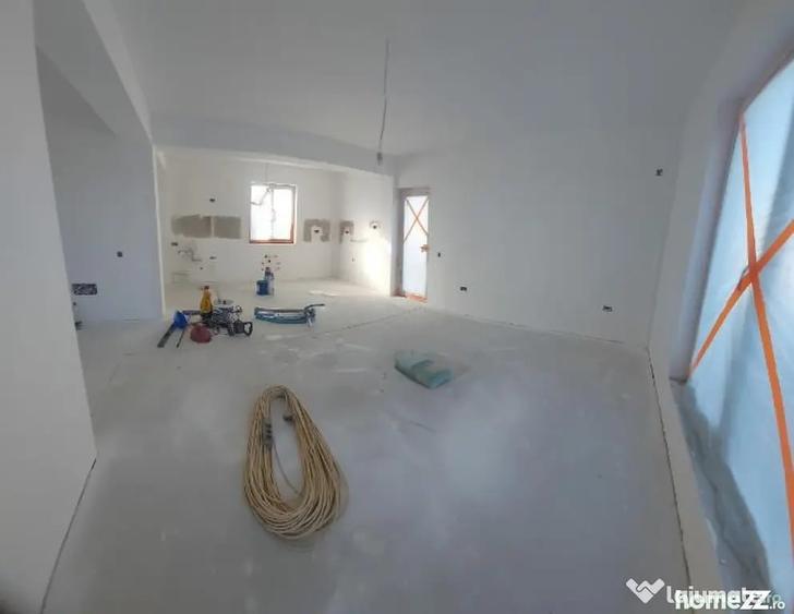 Casă cu 4 camere cu Teren 400 Mp în Central
