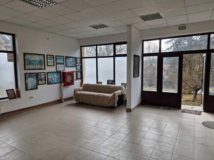 Spațiu comercial, de 341 mp, în Poienarii de Argeș