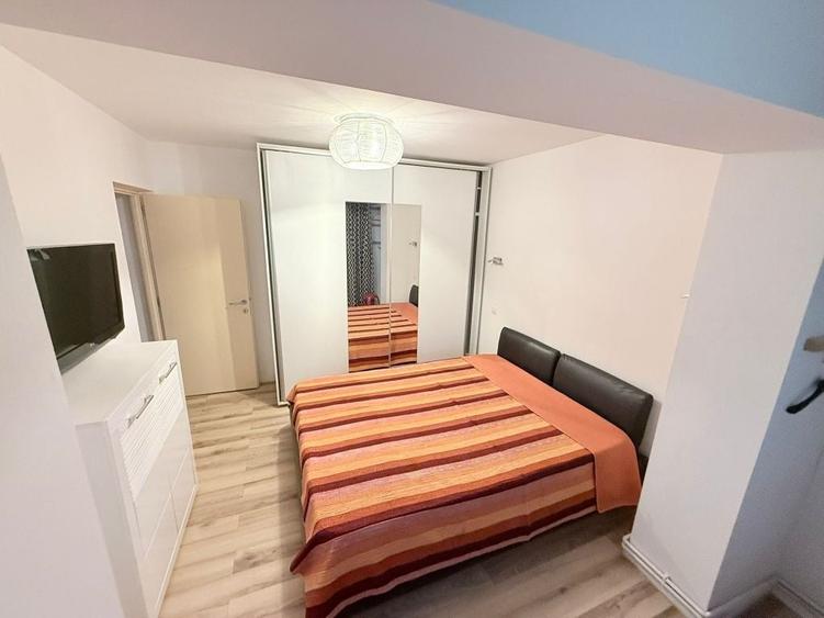 Apartament cu 4 camere decomandat în Central