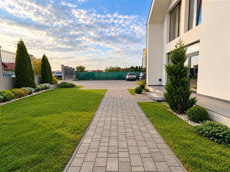 Apartament cu 2 camere decomandat în Exterior Est
