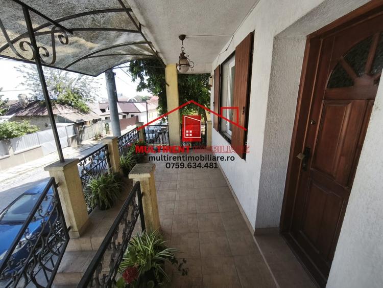 Casă individuală cu 8 camere cu Canalizare în Ultracentral