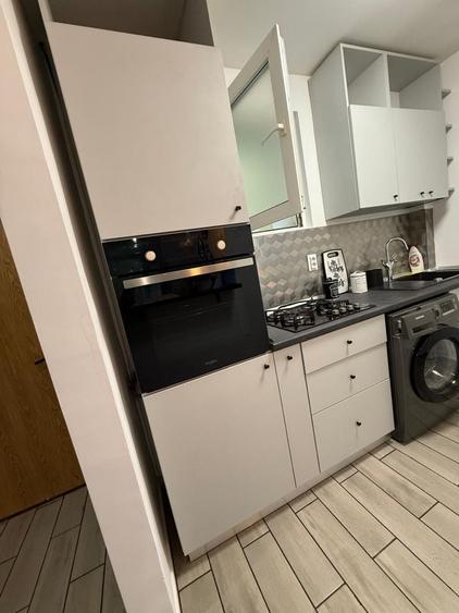 Apartament cu 2 camere decomandat în Victoriei