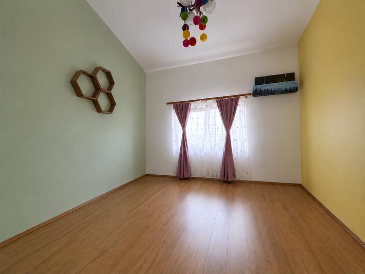Penthouse cu 3 camere decomandat, mobilat în Metalurgiei