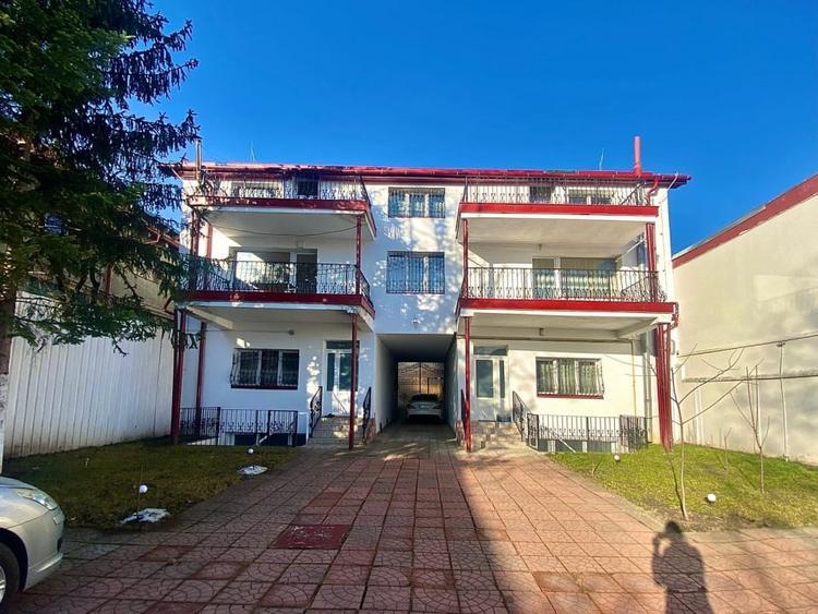 Casă individuală cu 6 camere cu Canalizare în Centrul Istoric