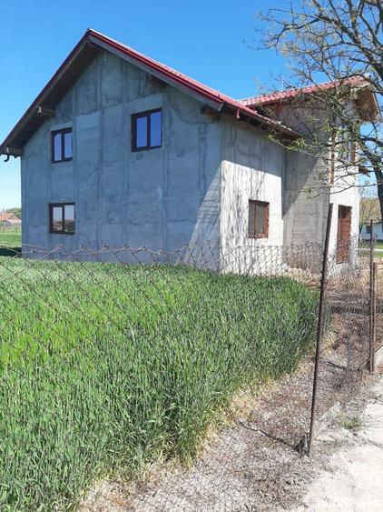 Casă cu Teren 3400 Mp în Ivanda