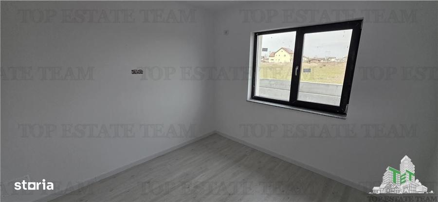 Casă cu 4 camere în Olteni