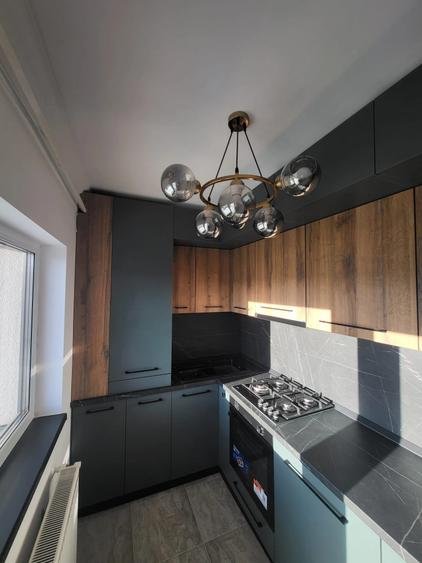 Apartament cu 3 camere semidecomandat în Vișani