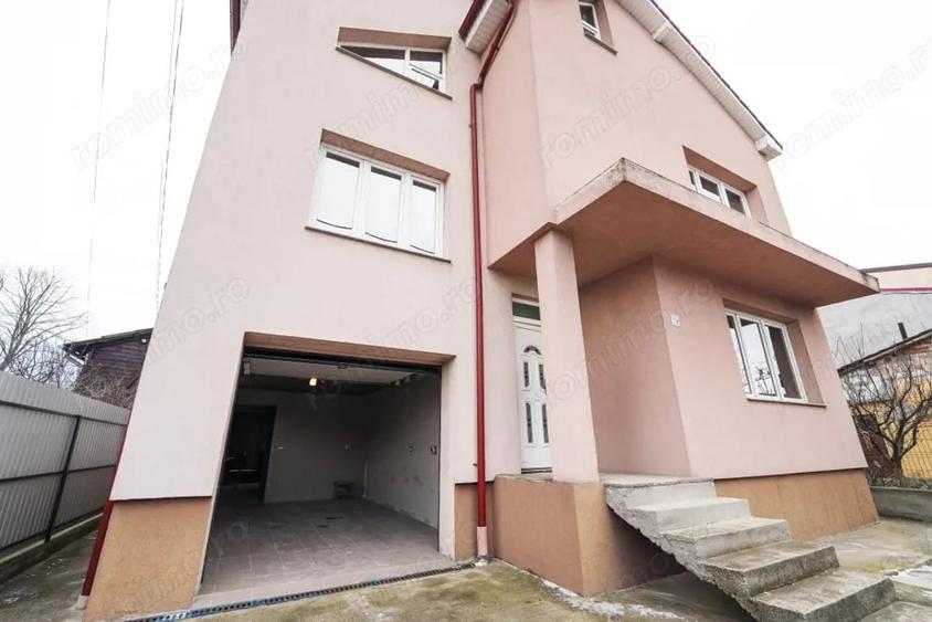 Casă cu 8 camere cu Teren 265 Mp în Romanești