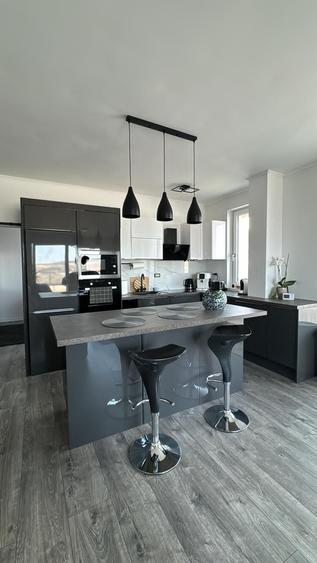 Apartament cu 3 camere decomandat în Florești