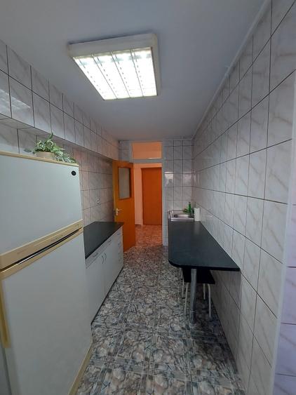 Apartament cu 2 camere decomandat, mobilat în P-ța Alba Iulia