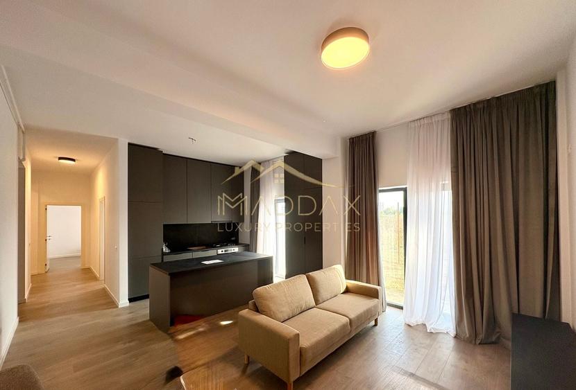 Apartament cu 3 camere semidecomandat, mobilat în Băneasa