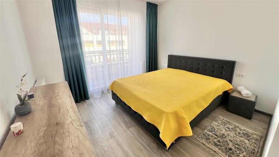 Apartament cu 2 camere decomandat în Tractorul